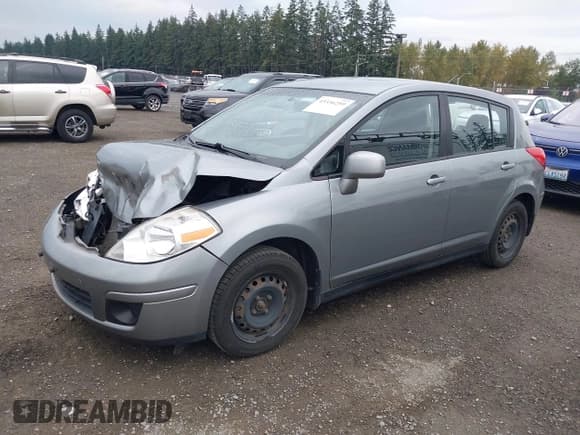 ✅ 2011 Nissan Versa SL • VIN: 3N1BC1CP7BL513835 • Lot: 43336259. Wystawiony na IAAI z przebiegiem 121 620 mil. Bezpłatny archiwum sprzedaży aukcyjnych z USA i szczegółowy raport historii pojazdu na DreamBid. Zdjęcie 2.