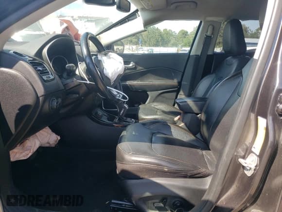 ✅ 2020 Jeep Compass Limited • VIN: 3C4NJDCB9LT122158 • Lot: 81070425. Wystawiony na Copart z przebiegiem 125 728 mil. Bezpłatny archiwum sprzedaży aukcyjnych z USA i szczegółowy raport historii pojazdu na DreamBid. Zdjęcie 7.