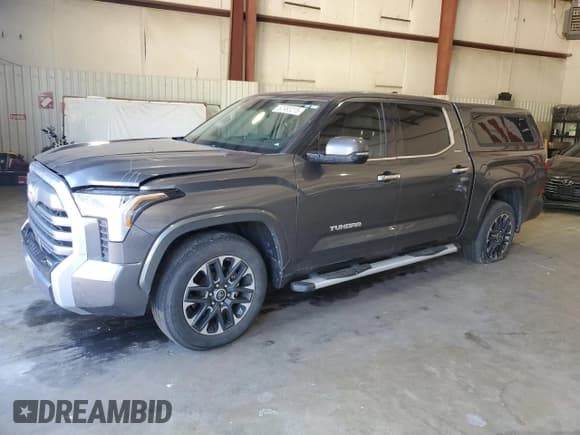 ✅ 2022 Toyota Tundra Limited • VIN: 5TFJA5AB8NX012765 • Лот: 82493215. Опубликован ранее на Copart с пробегом 63 547 миль. Бесплатный доступ к архиву аукционных продаж из США и подробный отчёт об истории автомобиля на DreamBid. Изображение 1.