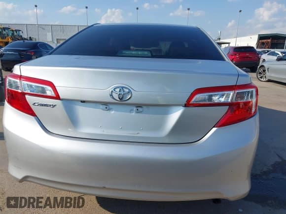 ✅ 2014 Toyota Camry LE • VIN: 4T4BF1FK9ER425000 • Лот: 43211452. Опубликован ранее на IAAI с пробегом Не указан. Бесплатный доступ к архиву аукционных продаж из США и подробный отчёт об истории автомобиля на DreamBid. Изображение 16.