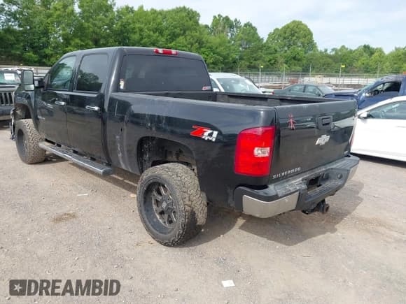 ✅ 2011 Chevrolet Silverado 2500HD LTZ • VIN: 1GC1KYC87BF210545 • Lot: 42316200. Listed on IAAI with 194,310 mi. Free auction sales archive from the USA and detailed vehicle history report at DreamBid. Image 3.