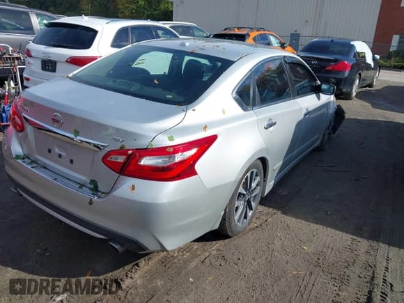 ✅ 2017 Nissan Altima SV • VIN: 1N4AL3APXHC142834 • Lot: 43418073. Wystawiony na IAAI z przebiegiem 119 926 mil. Bezpłatny archiwum sprzedaży aukcyjnych z USA i szczegółowy raport historii pojazdu na DreamBid. Zdjęcie 4.