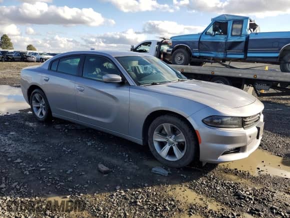 2018 Dodge Charger SXT Plus z VIN 2C3CDXHG7JH162849, wystawiony jako Copart lot #90515255 z przebiegiem 74 757 mil mil oraz Szkoda całkowita • Salvage title. Historia ofert i sprzedaży dostępna na DreamBid. Obrazek 4.