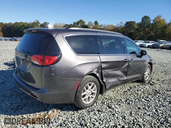 ✅ 2020 Chrysler Voyager LXi • VIN: 2C4RC1DG1LR144694 • Лот: 82588575. Опубликован ранее на Copart с пробегом 102 112 миль. Бесплатный доступ к архиву аукционных продаж из США и подробный отчёт об истории автомобиля на DreamBid. Изображение 3.