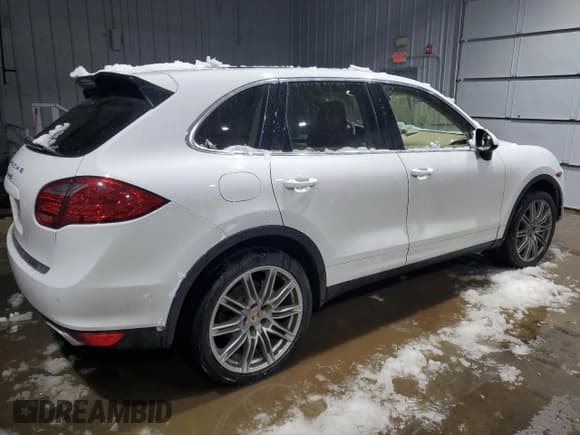 ✅ 2014 Porsche Cayenne S • VIN: WP1AB2A29ELA57568 • Lot: 43373685. Listed on Copart with 98,652 mi. Free auction sales archive from the USA and detailed vehicle history report at DreamBid. Image 3.