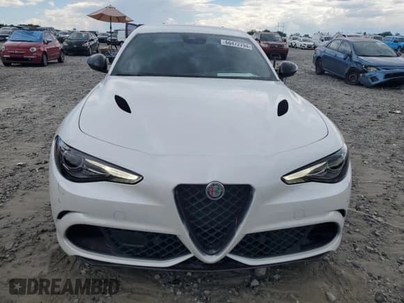 ✅ 2021 Alfa Romeo Giulia Quadrifoglio • VIN: ZARFAMEV6M7648559 • Lot: 60472794. Wystawiony na Copart z przebiegiem 22 622 mil. Bezpłatny archiwum sprzedaży aukcyjnych z USA i szczegółowy raport historii pojazdu na DreamBid. Zdjęcie 5.