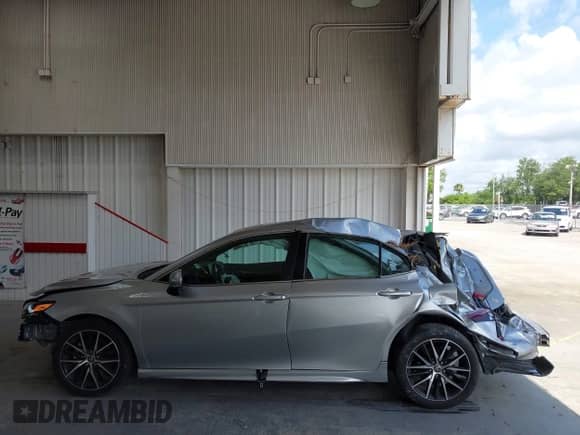 2022 Toyota Camry SE z VIN 4T1G11AK2NU651062, wystawiony jako IAAI lot #42473429 z przebiegiem 46 906 mil mil oraz . Historia ofert i sprzedaży dostępna na DreamBid. Obrazek 15.