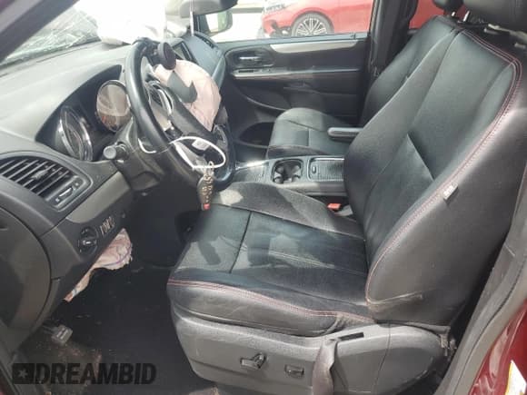 ✅ 2020 Dodge Grand Caravan GT • VIN: 2C4RDGEG3LR159812 • Lot: 70354245. Wystawiony na Copart z przebiegiem Nie podano. Bezpłatny archiwum sprzedaży aukcyjnych z USA i szczegółowy raport historii pojazdu na DreamBid. Zdjęcie 7.