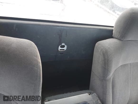 ✅ 2002 Chevrolet Silverado 2500HD • VIN: 1GCHC24U32E235176 • Lot: 43339369. Wystawiony na IAAI z przebiegiem Nie podano. Bezpłatny archiwum sprzedaży aukcyjnych z USA i szczegółowy raport historii pojazdu na DreamBid. Zdjęcie 8.