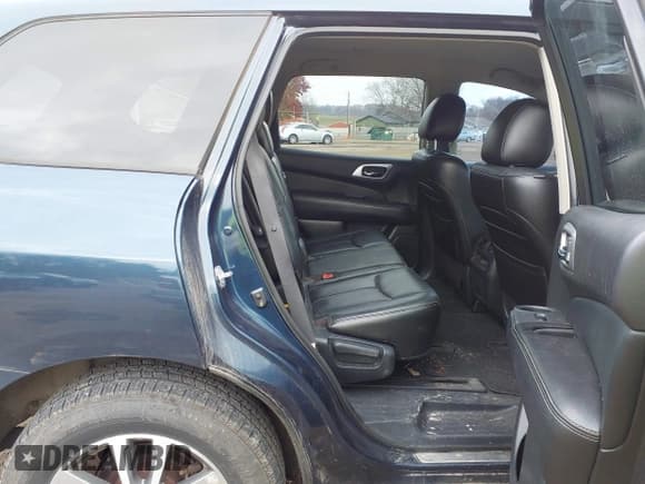 ✅ 2013 Nissan Pathfinder SV • VIN: 5N1AR2MM9DC648715 • Lot: 43770620. Wystawiony na IAAI z przebiegiem 196 400 mil. Bezpłatny archiwum sprzedaży aukcyjnych z USA i szczegółowy raport historii pojazdu na DreamBid. Zdjęcie 8.