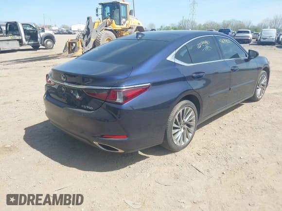 ✅ 2019 Lexus ES 350 • VIN: 58ABZ1B12KU022530 • Lot: 42099115. Wystawiony na IAAI z przebiegiem 54 682 mil. Bezpłatny archiwum sprzedaży aukcyjnych z USA i szczegółowy raport historii pojazdu na DreamBid. Zdjęcie 4.