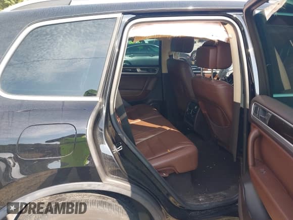 ✅ 2014 Volkswagen Touareg Exec • VIN: WVGEP9BP6ED010186 • Lot: 43203802. Wystawiony na IAAI z przebiegiem Nie podano. Bezpłatny archiwum sprzedaży aukcyjnych z USA i szczegółowy raport historii pojazdu na DreamBid. Zdjęcie 8.