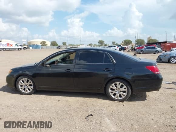 ✅ 2008 Toyota Avalon XL • VIN: 4T1BK36B28U281201 • Lot: 43074732. Listed on IAAI with 175,386 mi. Free auction sales archive from the USA and detailed vehicle history report at DreamBid. Image 15.