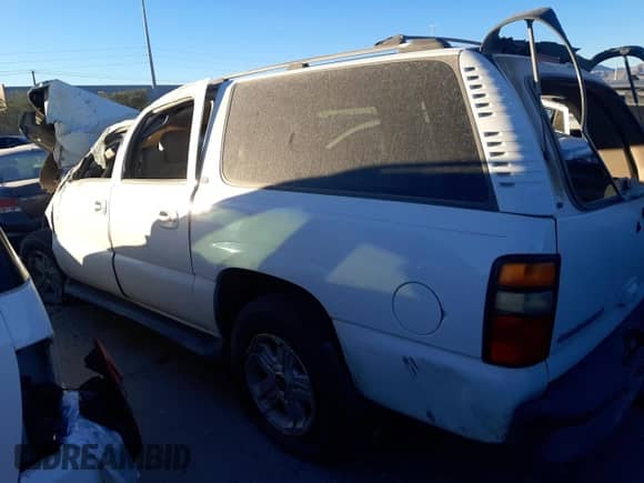 2005 Chevrolet Suburban LT z VIN 3GNEC16Z35G233549, wystawiony jako Copart lot #71860624 z przebiegiem Nie podano mil oraz Nie do naprawy • Non repairable. Historia ofert i sprzedaży dostępna na DreamBid. Obrazek 2.