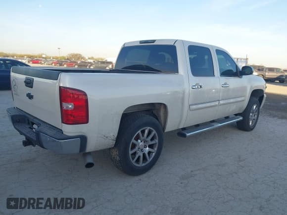 ✅ 2009 Chevrolet Silverado 1500 • VIN: 3GCEC33J49G171507 • Lot: 41811216. Wystawiony na IAAI z przebiegiem 277 573 mil. Bezpłatny archiwum sprzedaży aukcyjnych z USA i szczegółowy raport historii pojazdu na DreamBid. Zdjęcie 4.