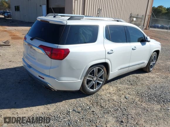 ✅ 2019 GMC Acadia Denali • VIN: 1GKKNPLS7KZ215989 • Lot: 43665254. Listed on IAAI with 35,063 mi. Free auction sales archive from the USA and detailed vehicle history report at DreamBid. Image 4.