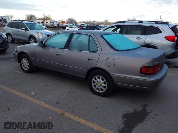 ✅ 1996 Toyota Camry DX • VIN: JT2BG12K0T0381550 • Lot: 43737305. Wystawiony na IAAI z przebiegiem 202 422 mil. Bezpłatny archiwum sprzedaży aukcyjnych z USA i szczegółowy raport historii pojazdu na DreamBid. Zdjęcie 3.