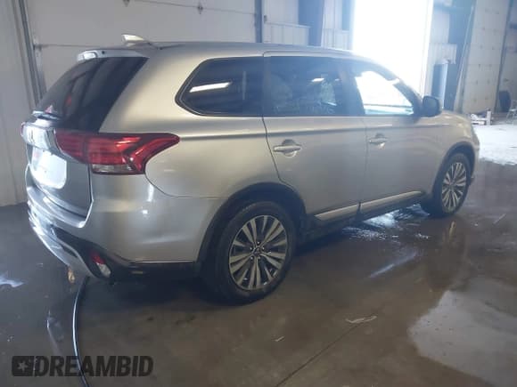 ✅ 2020 Mitsubishi Outlander SE • VIN: JA4AD3A34LZ044032 • Lot: 41566836. Listed on IAAI with 126,146 mi. Free auction sales archive from the USA and detailed vehicle history report at DreamBid. Image 4.