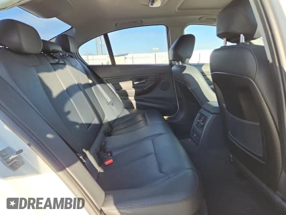 ✅ 2014 BMW 3 Series 328i xDrive • VIN: WBA3B5C52EP652755 • Lot: 84441905. Wystawiony na Copart z przebiegiem 71 024 mil. Bezpłatny archiwum sprzedaży aukcyjnych z USA i szczegółowy raport historii pojazdu na DreamBid. Zdjęcie 10.