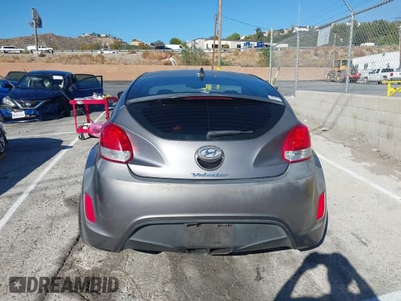 ✅ 2013 Hyundai Veloster w/Black Int • VIN: KMHTC6AD0DU087871 • Лот: 43528614. Опубликован ранее на IAAI с пробегом 132 410 миль. Бесплатный доступ к архиву аукционных продаж из США и подробный отчёт об истории автомобиля на DreamBid. Изображение 16.