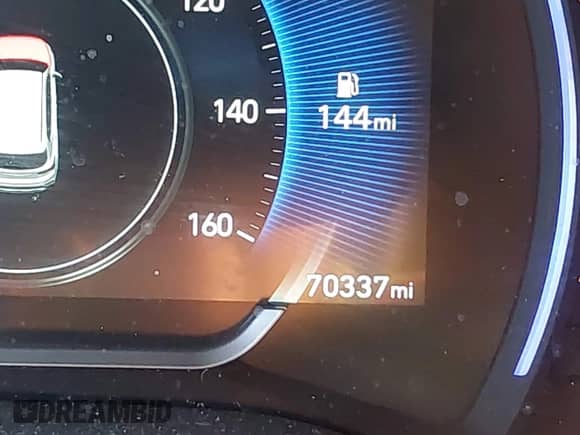 2020 Hyundai Santa Fe SEL z VIN 5NMS3CAAXLH216029, wystawiony jako IAAI lot #43222450 z przebiegiem 70 337 mil mil oraz . Historia ofert i sprzedaży dostępna na DreamBid. Obrazek 15.