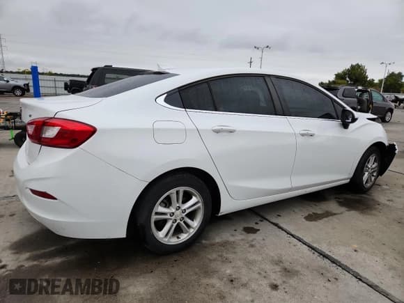 ✅ 2018 Chevrolet Cruze LT • VIN: 1G1BE5SM0J7172361 • Lot: 84968795. Wystawiony na Copart z przebiegiem 74 695 mil. Bezpłatny archiwum sprzedaży aukcyjnych z USA i szczegółowy raport historii pojazdu na DreamBid. Zdjęcie 3.
