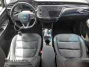 ✅ 2023 Chevrolet Bolt EV 2LT • VIN: 1G1FX6S06P4189397 • Lot: 51745965. Wystawiony na Copart z przebiegiem Nie podano. Bezpłatny archiwum sprzedaży aukcyjnych z USA i szczegółowy raport historii pojazdu na DreamBid. Zdjęcie 8.