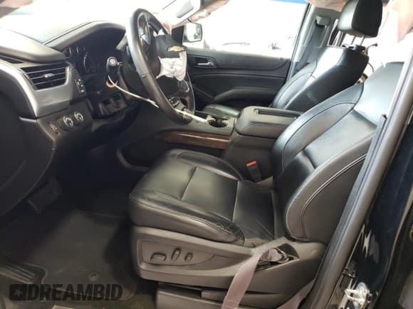 ✅ 2017 Chevrolet Suburban LT • VIN: 1GNSKHKC1HR244943 • Lot: 68239614. Wystawiony na Copart z przebiegiem 132 317 mil. Bezpłatny archiwum sprzedaży aukcyjnych z USA i szczegółowy raport historii pojazdu na DreamBid. Zdjęcie 7.