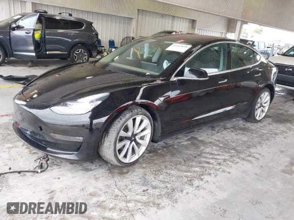 ✅ 2018 Tesla Model 3 Long Range Battery • VIN: 5YJ3E1EB1JF184950 • Lot: 43364858. Wystawiony na IAAI z przebiegiem Nie podano. Bezpłatny archiwum sprzedaży aukcyjnych z USA i szczegółowy raport historii pojazdu na DreamBid. Zdjęcie 17.