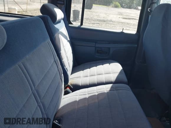 ✅ 1997 Ford Explorer XL • VIN: 1FMDU34E9VUC91672 • Lot: 42273914. Wystawiony na IAAI z przebiegiem 153 944 mil. Bezpłatny archiwum sprzedaży aukcyjnych z USA i szczegółowy raport historii pojazdu na DreamBid. Zdjęcie 8.