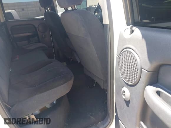 ✅ 2004 Dodge 2500 ST • VIN: 3D7KA28D54G174520 • Lot: 43009846. Wystawiony na IAAI z przebiegiem 198 881 mil. Bezpłatny archiwum sprzedaży aukcyjnych z USA i szczegółowy raport historii pojazdu na DreamBid. Zdjęcie 8.