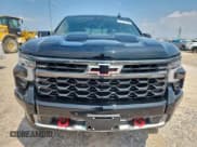 ✅ 2025 Chevrolet Silverado 1500 • VIN: 3GCUKHE89SG170865 • Лот: 67275165. Опубликован ранее на Copart с пробегом 6 272 миль. Бесплатный доступ к архиву аукционных продаж из США и подробный отчёт об истории автомобиля на DreamBid. Изображение 5.