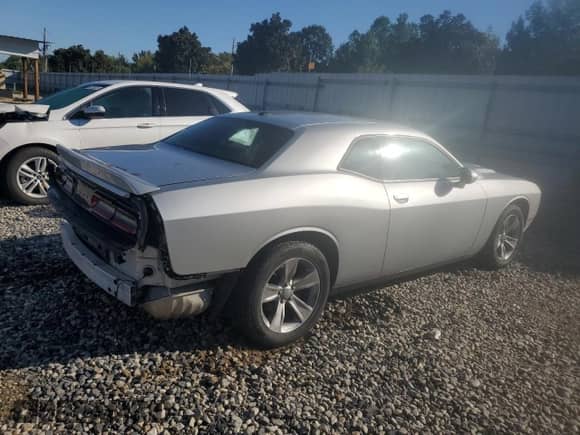 2020 Dodge Challenger SXT z VIN 2C3CDZAG2LH222447, wystawiony jako Copart lot #81800395 z przebiegiem 96 248 mil mil oraz Szkoda całkowita • Salvage title. Historia ofert i sprzedaży dostępna na DreamBid. Obrazek 3.
