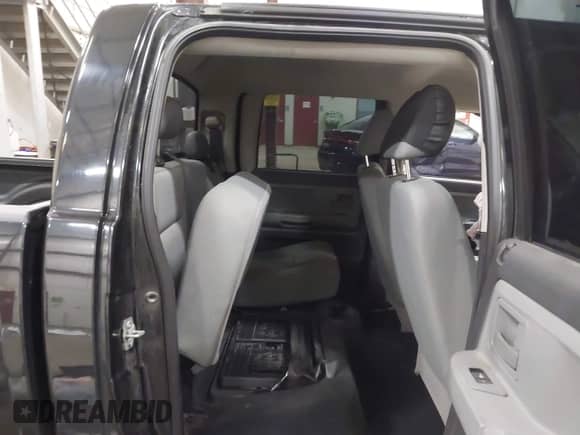 2009 Dodge Dakota z VIN 1D3HW38P49S789556, wystawiony jako IAAI lot #42475126 z przebiegiem Nie podano mil oraz . Historia ofert i sprzedaży dostępna na DreamBid. Obrazek 8.