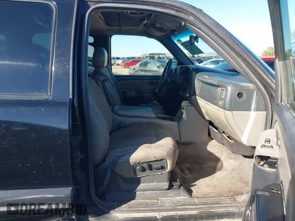 ✅ 2000 Chevrolet Suburban LT • VIN: 3GNFK16T5YG199458 • Lot: 43541998. Listed on IAAI with Not provided. Free auction sales archive from the USA and detailed vehicle history report at DreamBid. Image 5.