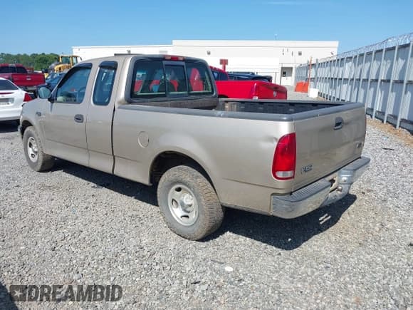 ✅ 2000 Ford F-150 XL • VIN: 1FTZX1729YNB05926 • Lot: 42734513. Wystawiony na IAAI z przebiegiem 150 717 mil. Bezpłatny archiwum sprzedaży aukcyjnych z USA i szczegółowy raport historii pojazdu na DreamBid. Zdjęcie 3.