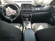 ✅ 2021 Hyundai Kona SE • VIN: KM8K12AA8MU665683 • Лот: 70135324. Опубликован ранее на Copart с пробегом Не указан. Бесплатный доступ к архиву аукционных продаж из США и подробный отчёт об истории автомобиля на DreamBid. Изображение 8.