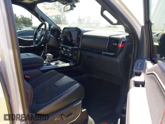 ✅ 2023 Ford F-150 Raptor • VIN: 1FTFW1RJ4PFC55672 • Lot: 42287925. Wystawiony na IAAI z przebiegiem 11 307 mil. Bezpłatny archiwum sprzedaży aukcyjnych z USA i szczegółowy raport historii pojazdu na DreamBid. Zdjęcie 5.