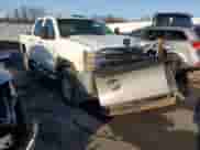 2015 Chevrolet Silverado 2500HD Work Truck z VIN 1GC1KUEG8FF593091, wystawiony jako Copart lot #48063435 z przebiegiem Nie podano mil oraz Szkoda całkowita • Salvage title. Historia ofert i sprzedaży dostępna na DreamBid. Obrazek 4.