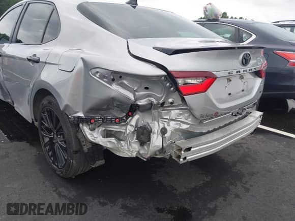 2022 Toyota Camry SE z VIN 4T1T11AK1NU064964, wystawiony jako IAAI lot #42921035 z przebiegiem 107 000 mil mil oraz . Historia ofert i sprzedaży dostępna na DreamBid. Obrazek 6.