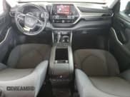 ✅ 2022 Toyota Highlander LE • VIN: 5TDBZRBH9NS573280 • Lot: 71520505. Wystawiony na Copart z przebiegiem 92 301 mil. Bezpłatny archiwum sprzedaży aukcyjnych z USA i szczegółowy raport historii pojazdu na DreamBid. Zdjęcie 8.