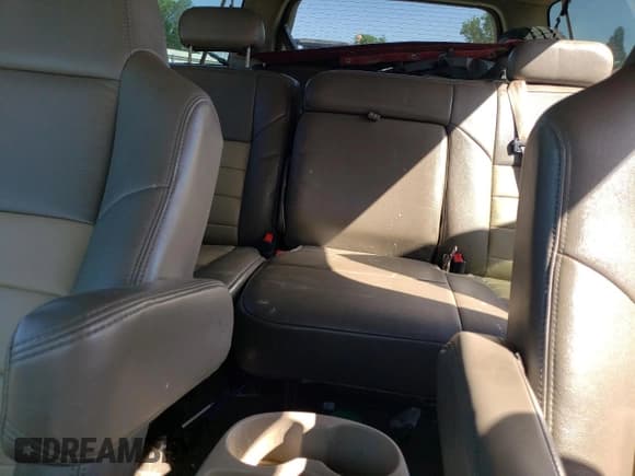 ✅ 2003 Ford Excursion Eddie Bauer • VIN: 1FMSU45PX3EB66734 • Лот: 53580025. Опубликован ранее на Copart с пробегом 302 551 миль. Бесплатный доступ к архиву аукционных продаж из США и подробный отчёт об истории автомобиля на DreamBid. Изображение 10.