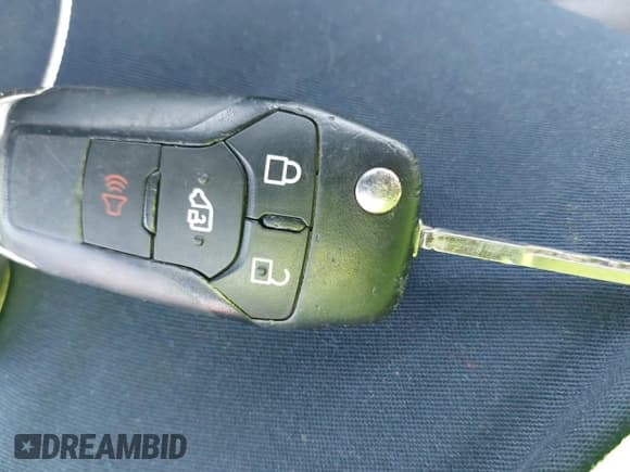 ✅ 2020 Ford Transit Cargo • VIN: 1FTBR1X88LKB42413 • Lot: 42008866. Wystawiony na IAAI z przebiegiem 77 665 mil. Bezpłatny archiwum sprzedaży aukcyjnych z USA i szczegółowy raport historii pojazdu na DreamBid. Zdjęcie 11.