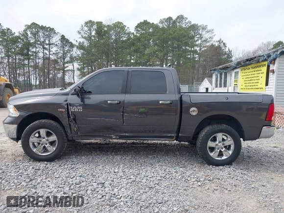 ✅ 2018 Ram 1500 Big Horn • VIN: 1C6RR7LT1JS218327 • Lot: 41815454. Wystawiony na IAAI z przebiegiem 48 698 mil. Bezpłatny archiwum sprzedaży aukcyjnych z USA i szczegółowy raport historii pojazdu na DreamBid. Zdjęcie 14.