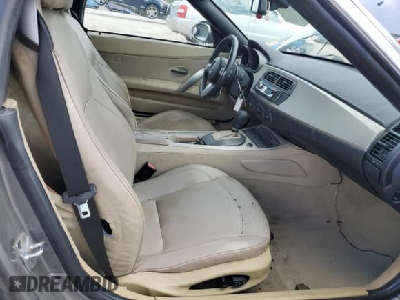 ✅ 2004 BMW Z4 2.5i • VIN: 4USBT33504LS52564 • Lot: 70201134. Wystawiony na Copart z przebiegiem 157 998 mil. Bezpłatny archiwum sprzedaży aukcyjnych z USA i szczegółowy raport historii pojazdu na DreamBid. Zdjęcie 11.