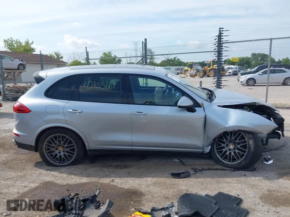 ✅ 2017 Porsche Cayenne • VIN: WP1AA2A2XHKA84758 • Lot: 42755661. Listed on IAAI with Not provided. Free auction sales archive from the USA and detailed vehicle history report at DreamBid. Image 14.