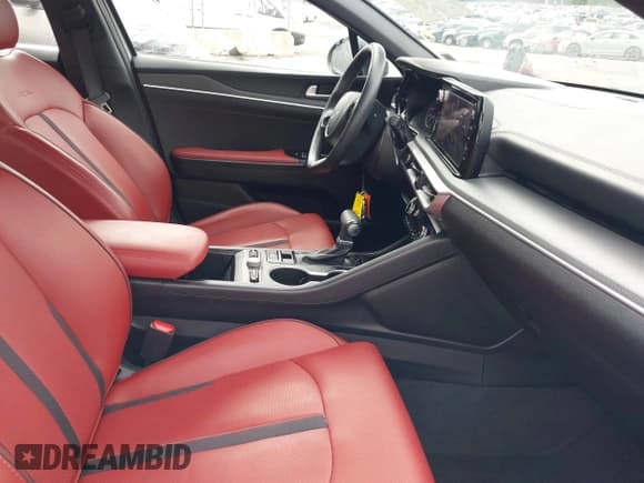 ✅ 2024 Kia K5 GT-Line • VIN: 5XXG64J22RG257015 • Lot: 42693675. Wystawiony na IAAI z przebiegiem 13 141 mil. Bezpłatny archiwum sprzedaży aukcyjnych z USA i szczegółowy raport historii pojazdu na DreamBid. Zdjęcie 5.