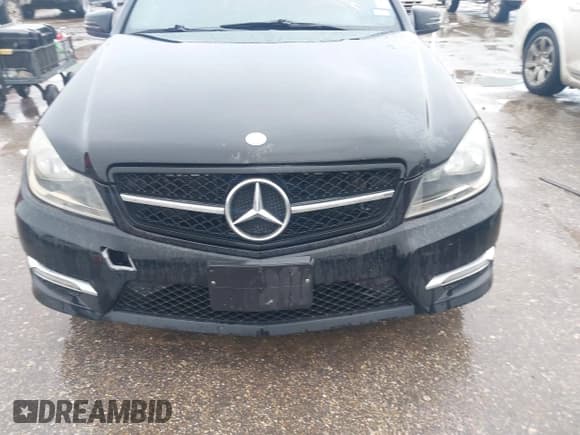 ✅ 2013 Mercedes-Benz C 300 Sport • VIN: WDDGF8AB3DG073703 • Lot: 41551296. Wystawiony na IAAI z przebiegiem 123 912 mil. Bezpłatny archiwum sprzedaży aukcyjnych z USA i szczegółowy raport historii pojazdu na DreamBid. Zdjęcie 6.
