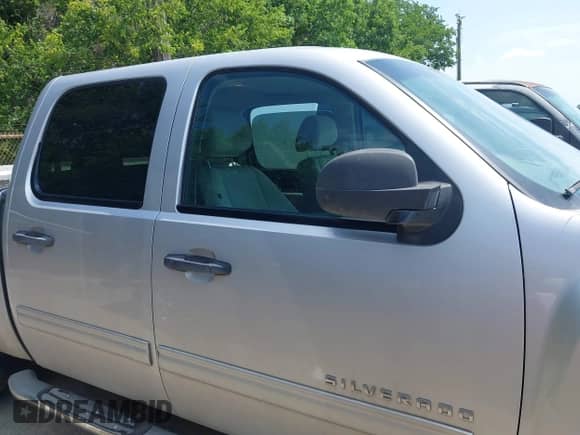 2010 Chevrolet Silverado 1500 LT z VIN 3GCRCSEAXAG186638, wystawiony jako IAAI lot #42680769 z przebiegiem 240 568 mil mil oraz . Historia ofert i sprzedaży dostępna na DreamBid. Obrazek 13.