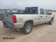 ✅ 2005 Chevrolet Silverado 2500HD LS • VIN: 1GCHK23275F915180 • Lot: 43714299. Wystawiony na IAAI z przebiegiem 135 346 mil. Bezpłatny archiwum sprzedaży aukcyjnych z USA i szczegółowy raport historii pojazdu na DreamBid. Zdjęcie 4.
